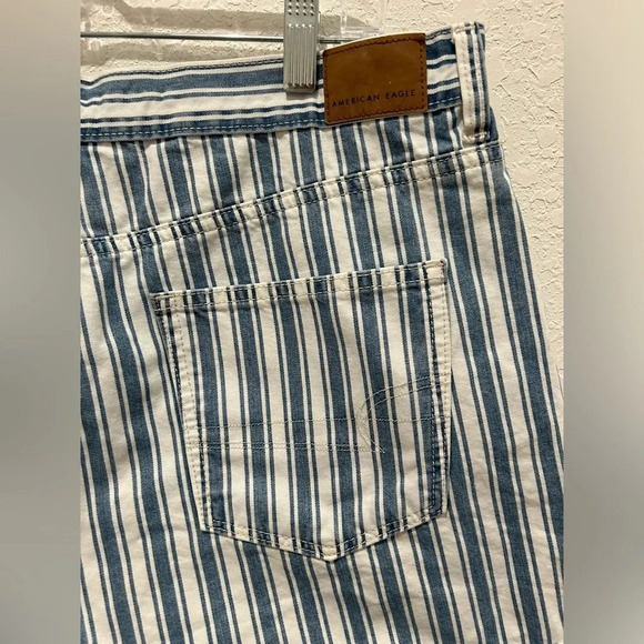 American Eagle Mom Shorts Blue and White Stripe - Picture 7 of 10